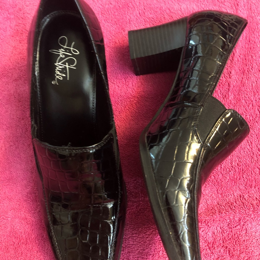 Life Stride crocodile pattern black heels